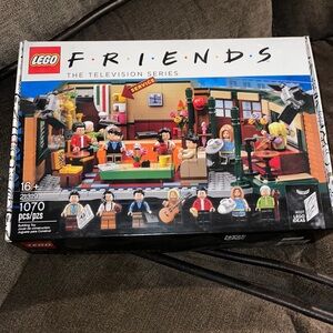 Friends central perk Lego set